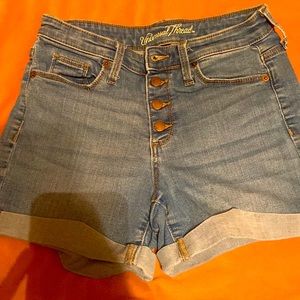 Universal thread size 2/26 like brand new.